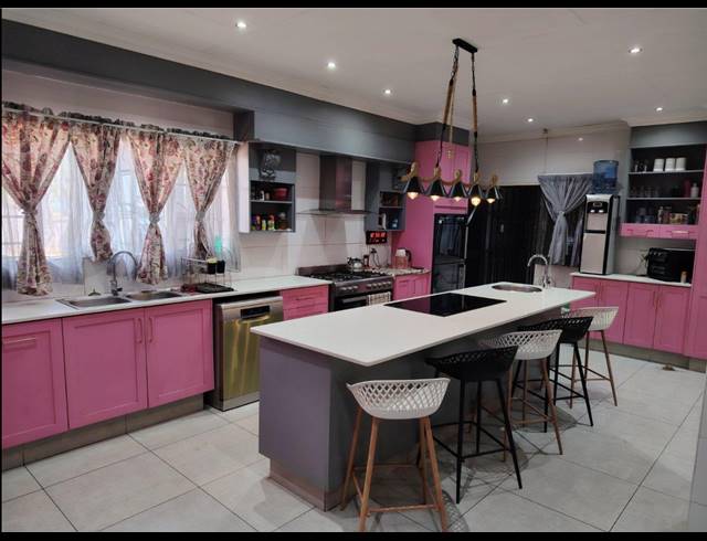 3 BEDROOM FREESTANDING FOR SALE IN KANONKOP